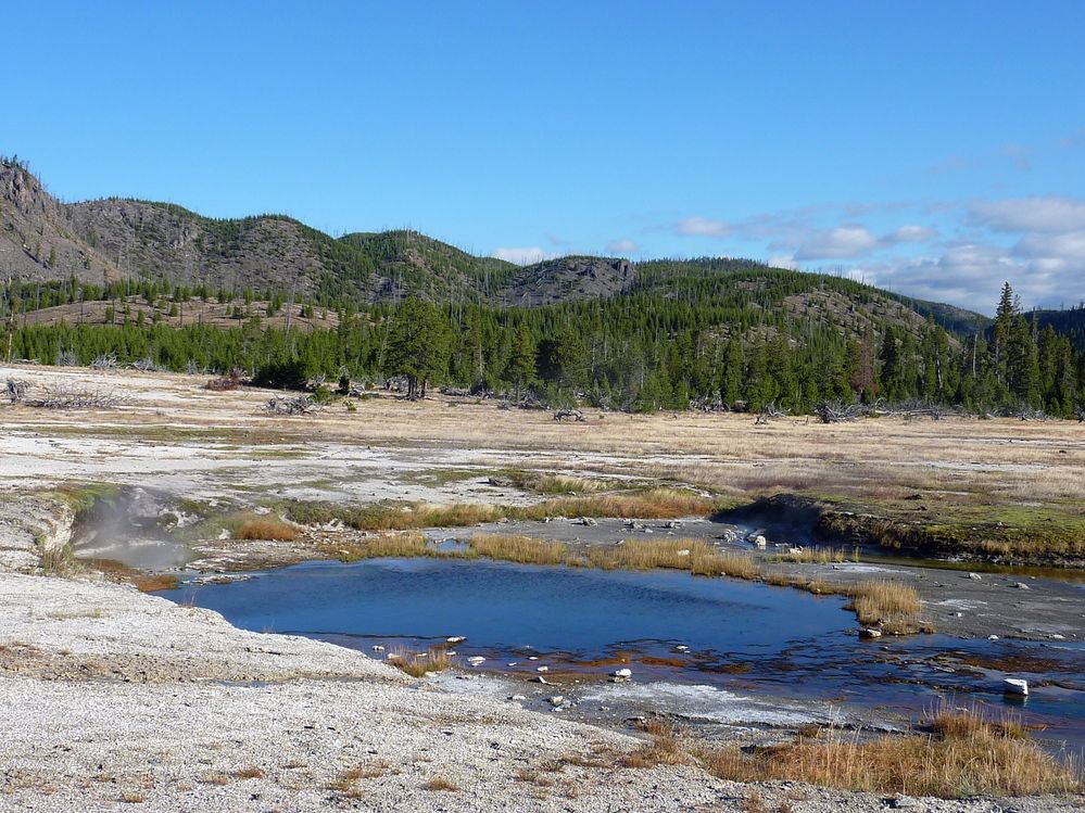 Yellowstone Biscuit basin (8).JPG